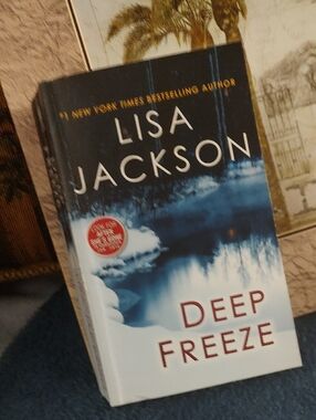 Lisa Jackson "Deep Freeze" Paperback Book - 2005